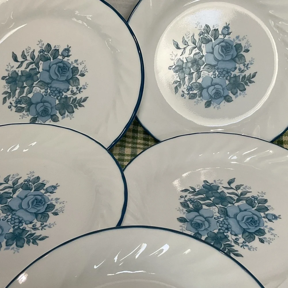 8 Corelle Blue Velvet dessert plates. Never used.